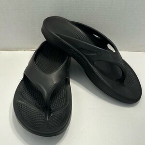 Oofos Original black thong sandal.